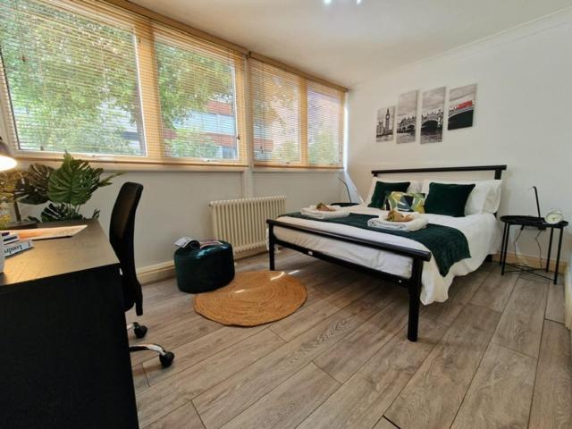 2 Bedrooms Flat In Great Location! London Exterior foto