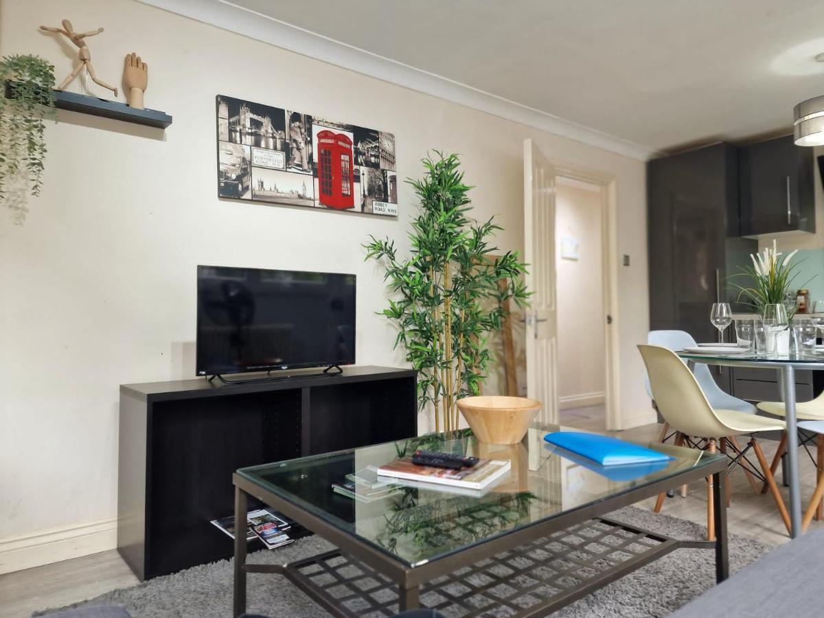 2 Bedrooms Flat In Great Location! London Exterior foto